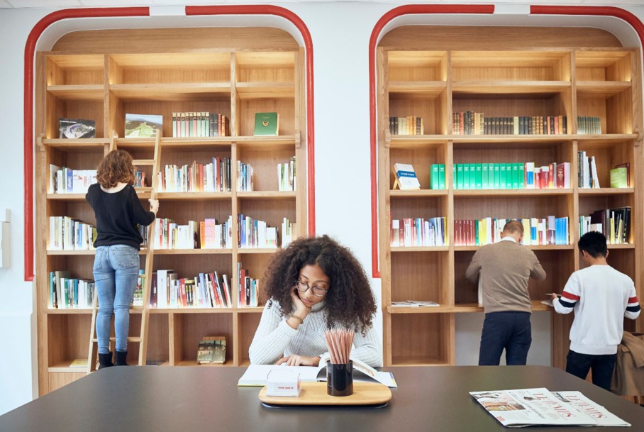 Une bibliothèque immobilière a ouvert ses portes à Genève
